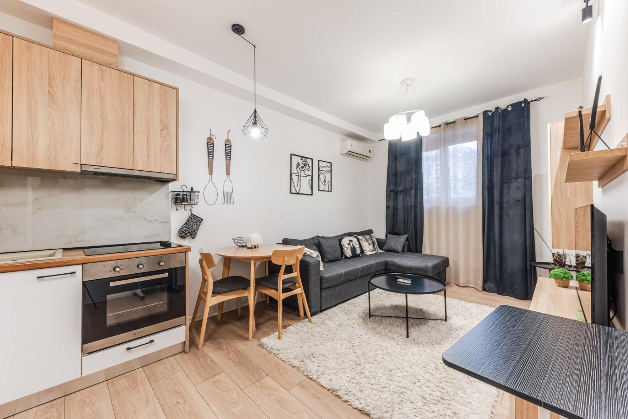 Noir Apartment By Kondo Stays Тирана Екстериор снимка