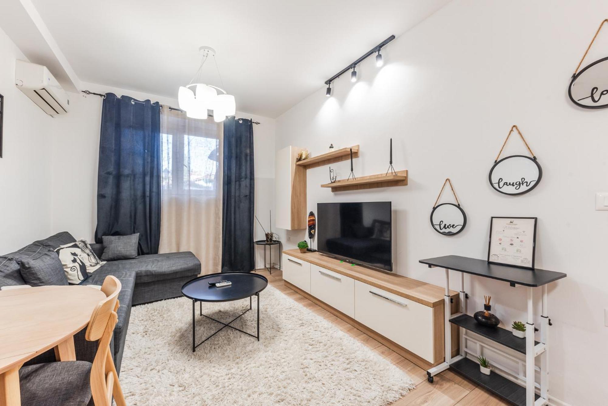 Noir Apartment By Kondo Stays Тирана Екстериор снимка