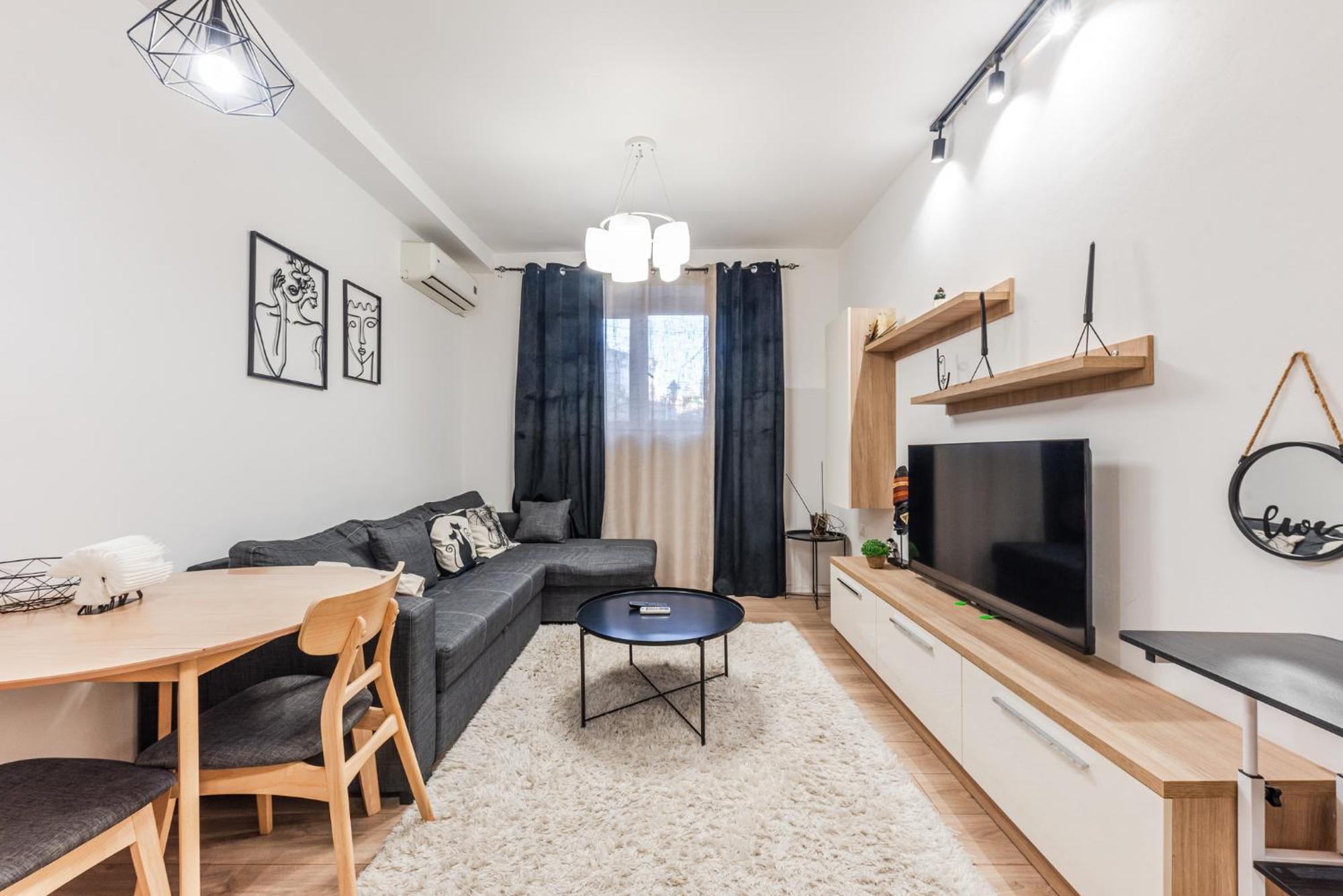 Noir Apartment By Kondo Stays Тирана Екстериор снимка